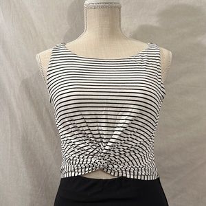 Great condition, worn a few times. I’m 5’4 and it’s a Knee length dress